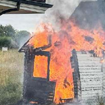 Gartenhaus in Brand – Frau festgenommen