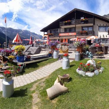 Roland Meier aus Diegten hat in Saas Almagell auf einer Wanderung nach Furgstalden diese Szene angetroffen.