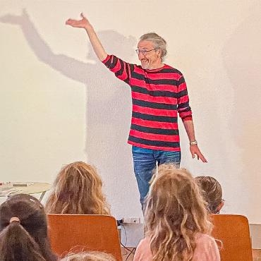 Lorenz Pauli verzaubert die Kinder