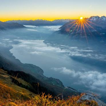 Jan Furler aus Bubendorf hat diesen prächtigen Sonnenaufgang hoch über dem Brienzersee im Berner Oberland fotografiert.