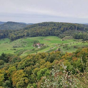 Blick in die Tiefe, von der Sissacher Fluh her gesehen