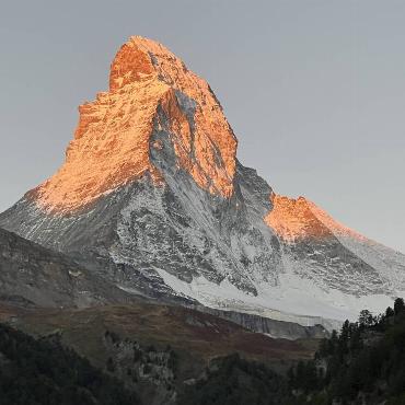 Margrit Nöthiger aus Rünenberg hat das imposante Matterhorn während dem Sonnenaufgang fotografiert.