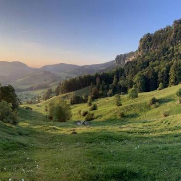 Dieses Foto wurde kurz nach Sonnenaufgang bei der Birchhöhe an der Gemeindegrenze Bennwil/Eptingen von Roland Steinle aus Hölstein aufgenommen.