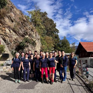 Die Turnerinnen- und Frauenriege Buckten grüsst von ihrer Wanderung von Hohtenn nach Ausserberg.