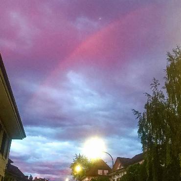 Hinchi Kong aus Sissach hat in seinem Wohnort einen roten Regenbogen fotografiert.