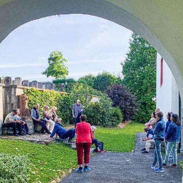 Im Dorf unterwegs