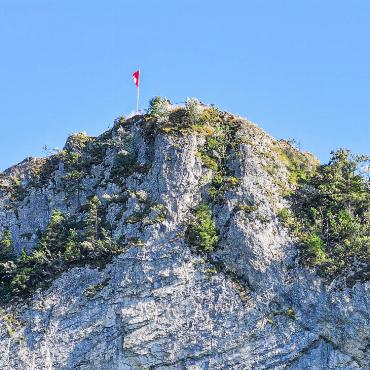 Während die meisten Wanderer den Ausblick von der Bölchenfluh aus geniessen, hat Marcel Gysin Knöpfel aus Zunzgen seine Kamera auf den Aussichtspunkt gerichtet. 