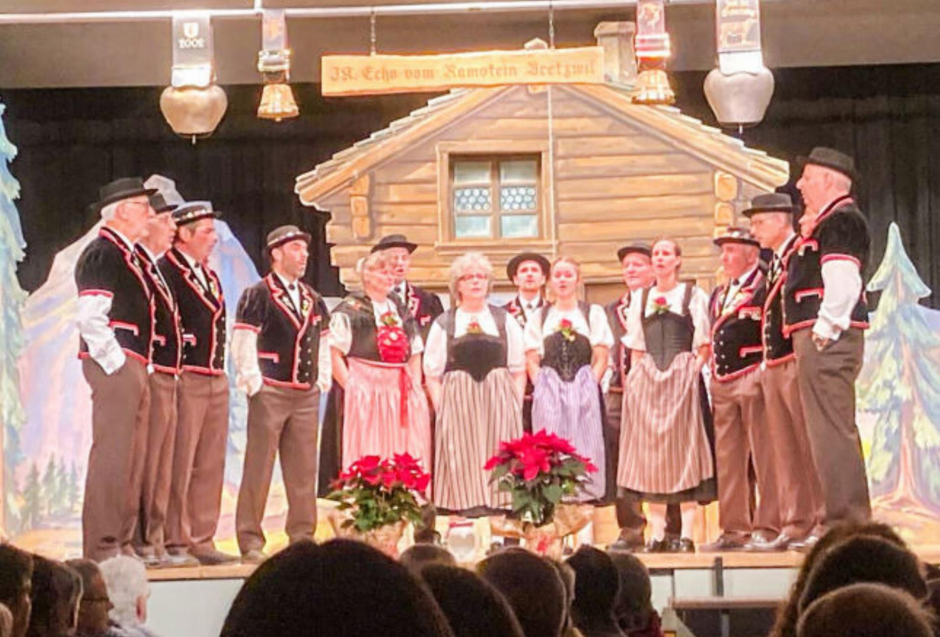 In vollem Einsatz: Die Mitglieder des Bretzwiler Jodlerklubs Echo vom Ramstein bei ihrem Auftritt. Bild zvg
