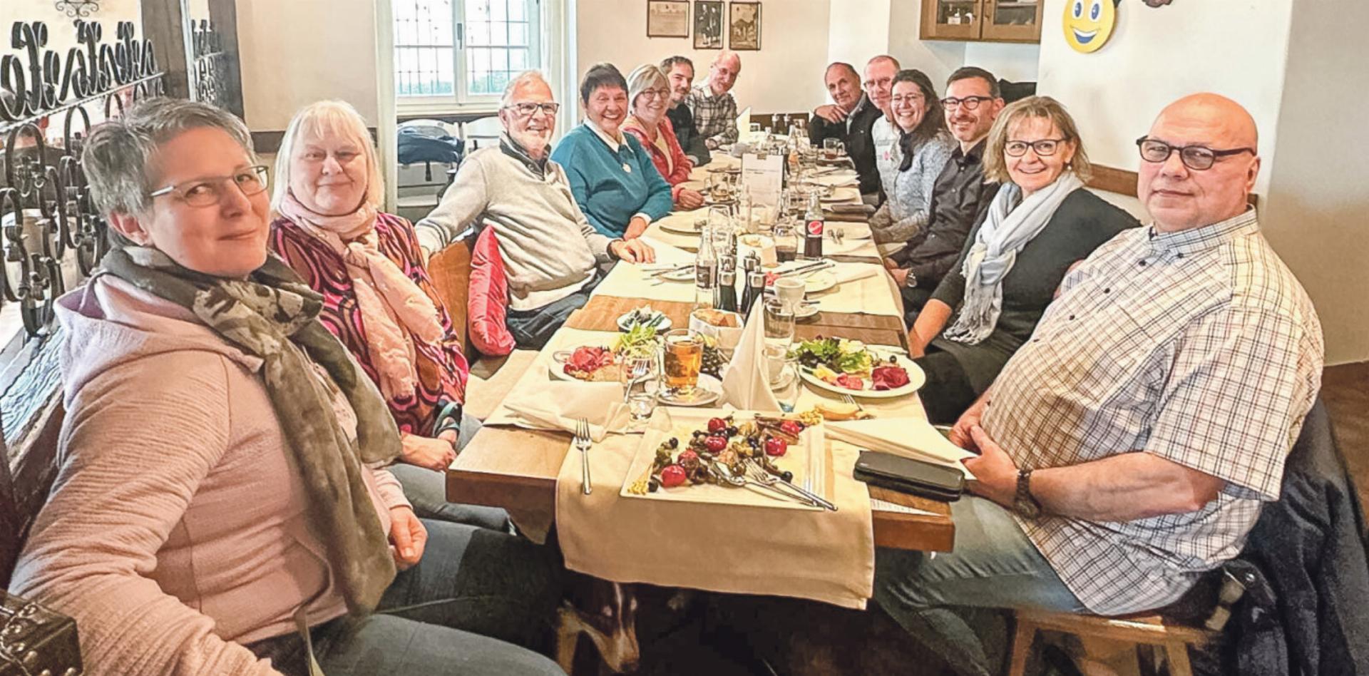 Stammtischgespräche über Gott und die Welt - Das Bild wird blockiert. – Möglicherweise durch einen aktiven Adblocker.