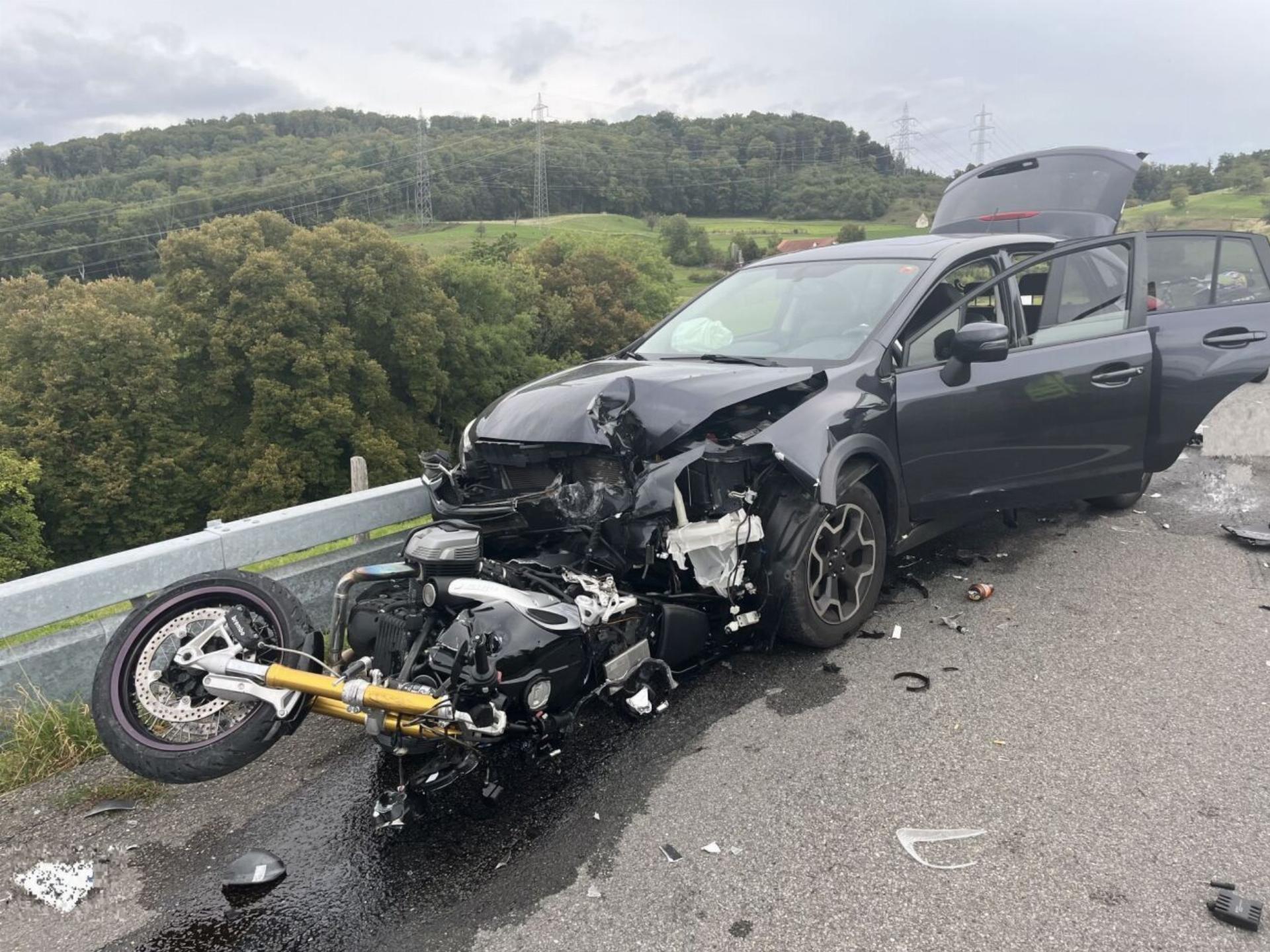 Töfffahrer stirbt bei Zusammenstoss mit Auto - Das Bild wird blockiert. – Möglicherweise durch einen aktiven Adblocker.