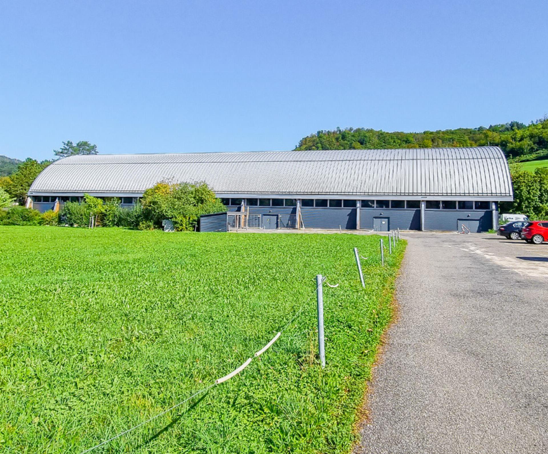 Heimliches Filmen in der Garderobe - Das Bild wird blockiert. – Möglicherweise durch einen aktiven Adblocker.