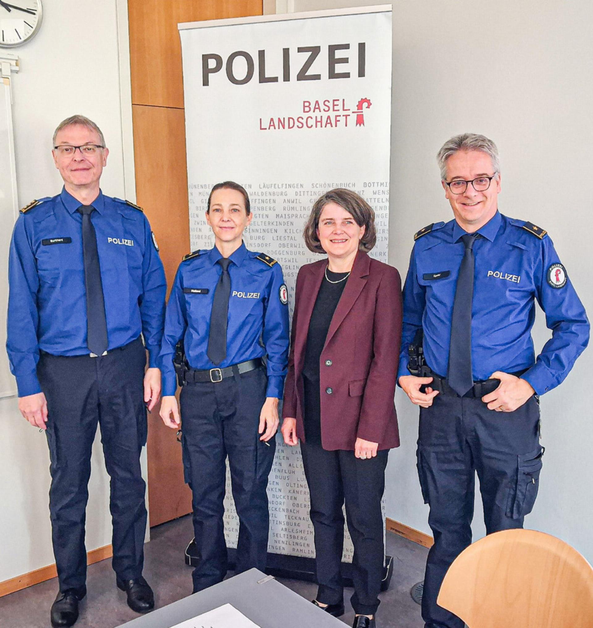 Gewalt zu Hause, Betrug am Handy - Das Bild wird blockiert. – Möglicherweise durch einen aktiven Adblocker.