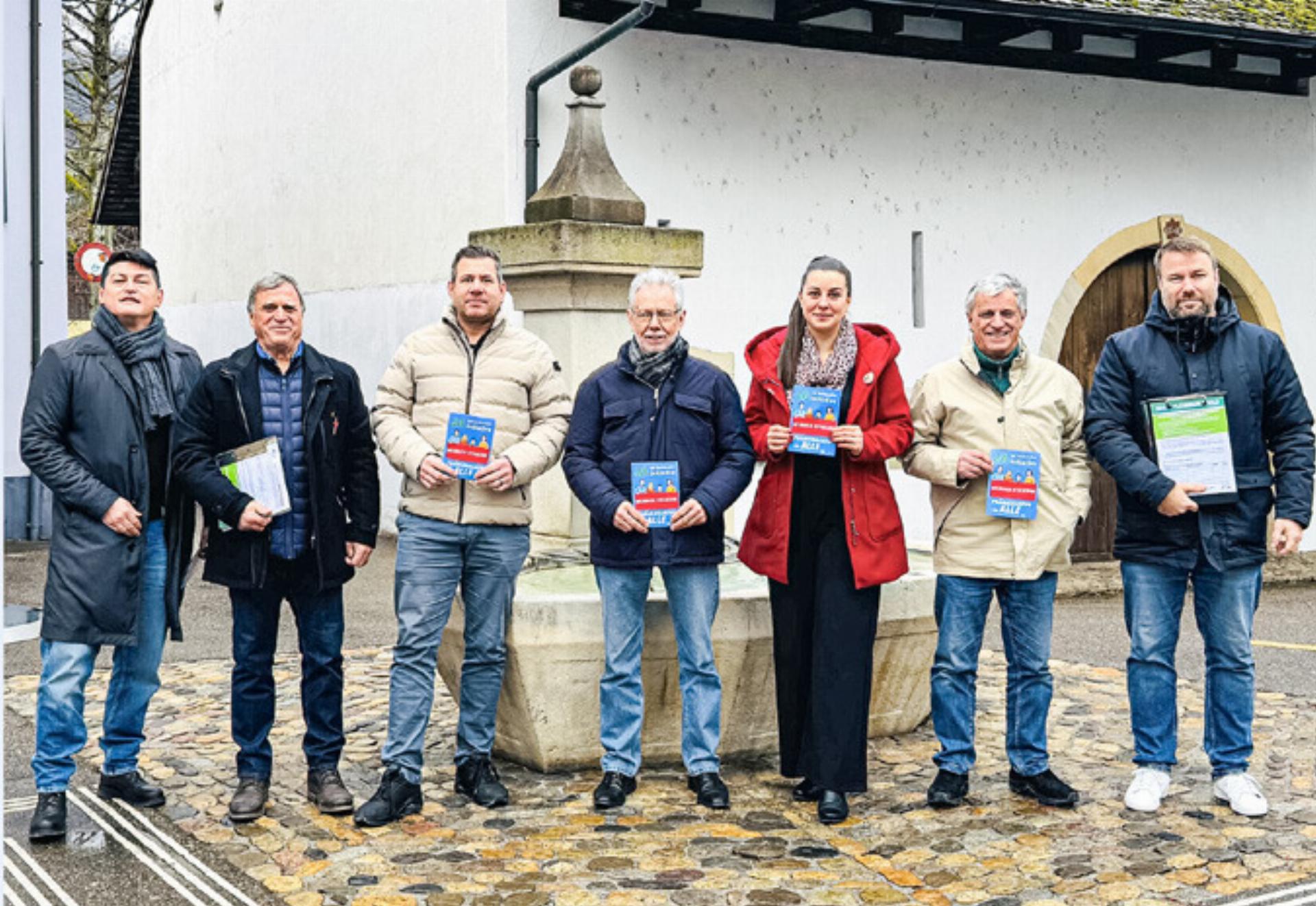 SVP-Vertreter im Ausseneinsatz - Das Bild wird blockiert. – Möglicherweise durch einen aktiven Adblocker.