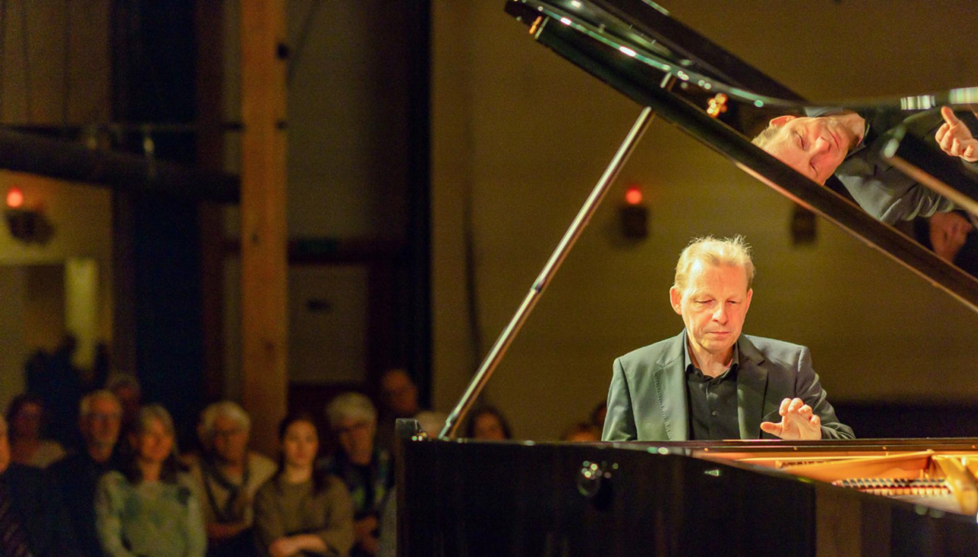 Glückwünsche an den Bruder im Geist - Das Bild wird blockiert. – Möglicherweise durch einen aktiven Adblocker.