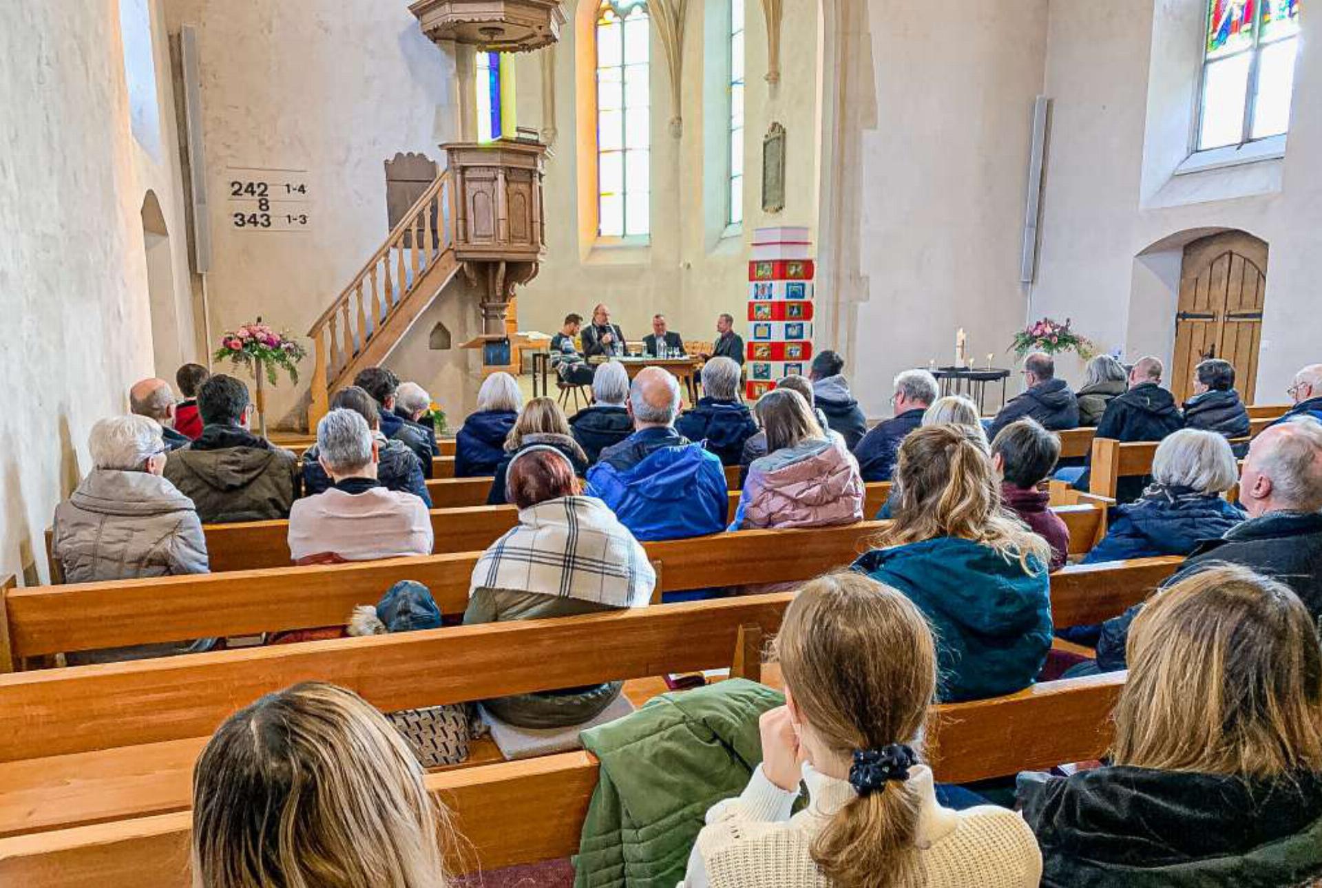 Römisch-katholische Pfarrei, Freikirche ICF und Bewegung Plus: Sie alle diskutierten über die Zukunft der Kirche. Bild fra.