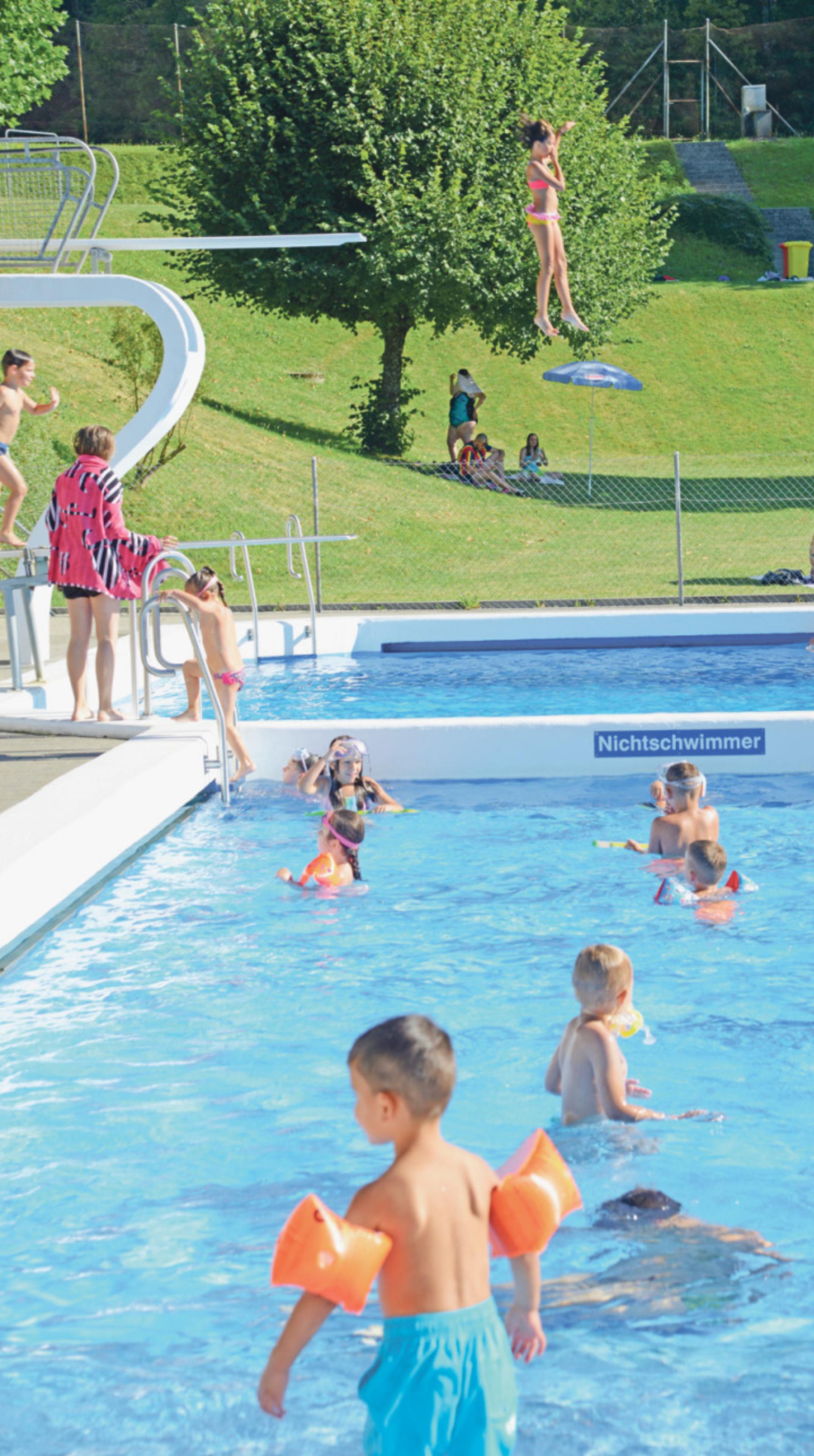 «Steuern rauf oder Schwimmbad schliessen»