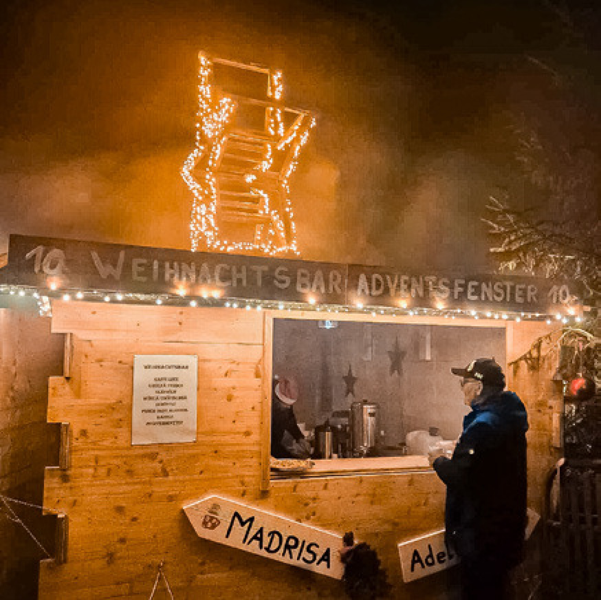 «Kaffi Luz» und Glühwein am 10. Adventsfenster - Das Bild wird blockiert. – Möglicherweise durch einen aktiven Adblocker.