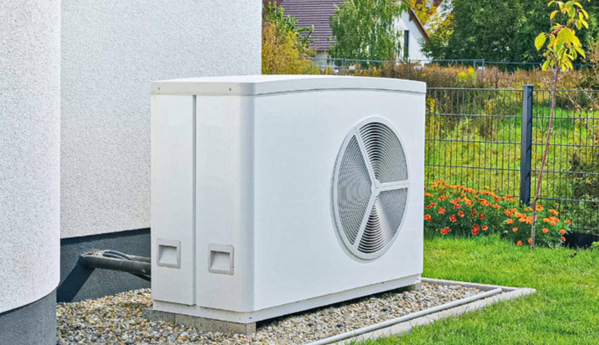 Bei Neubauten dürfen ab Oktober nur noch erneuerbare Heizsysteme, wie zum Beispiel Wärmepumpen, eingebaut werden. Bild zvg