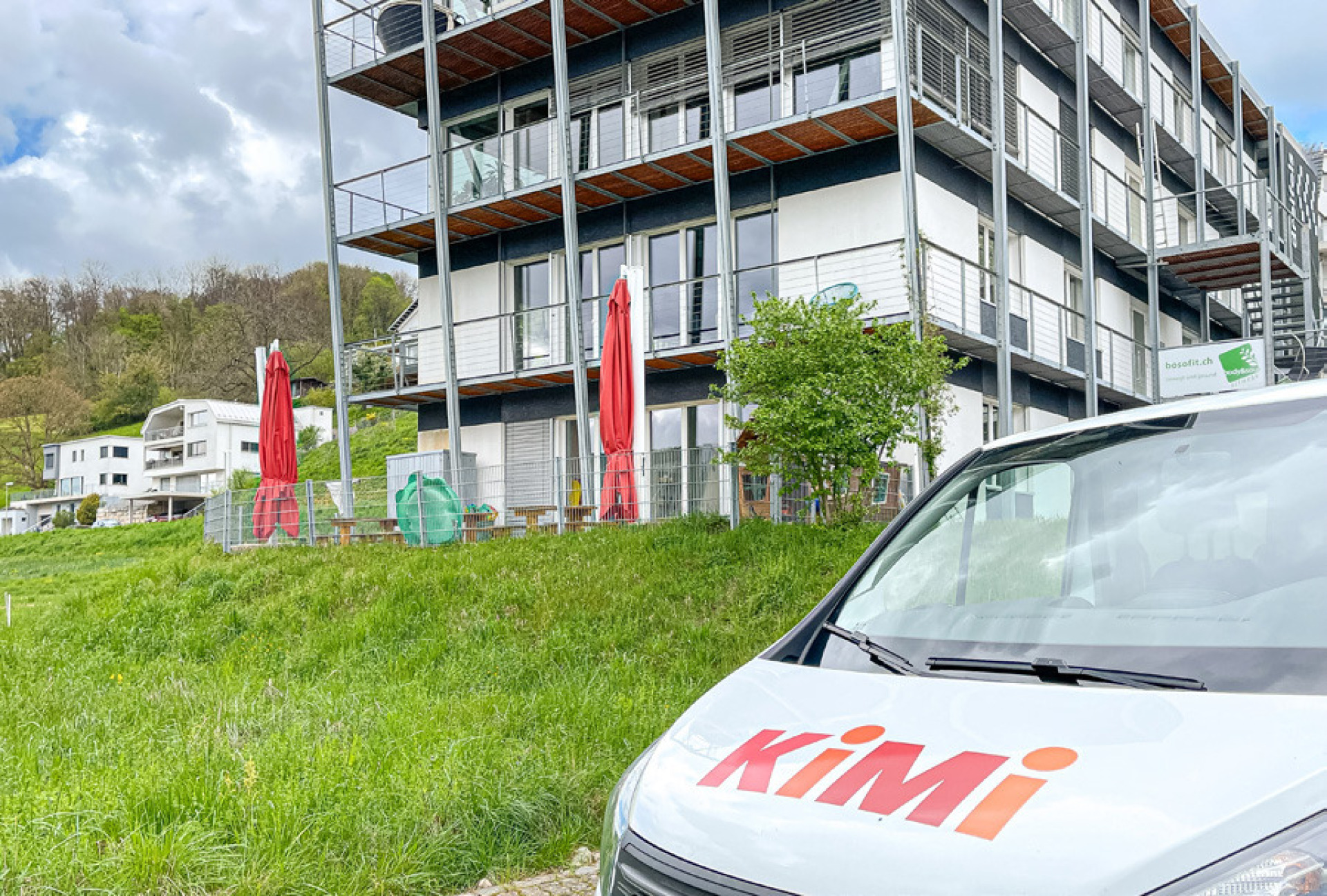 Die Kindertagesstätte «KiMi» befindet sich in einem Wohn- und Gewerbehaus in der Nähe des Gelterkinder Bahnhofs. Bild ch.