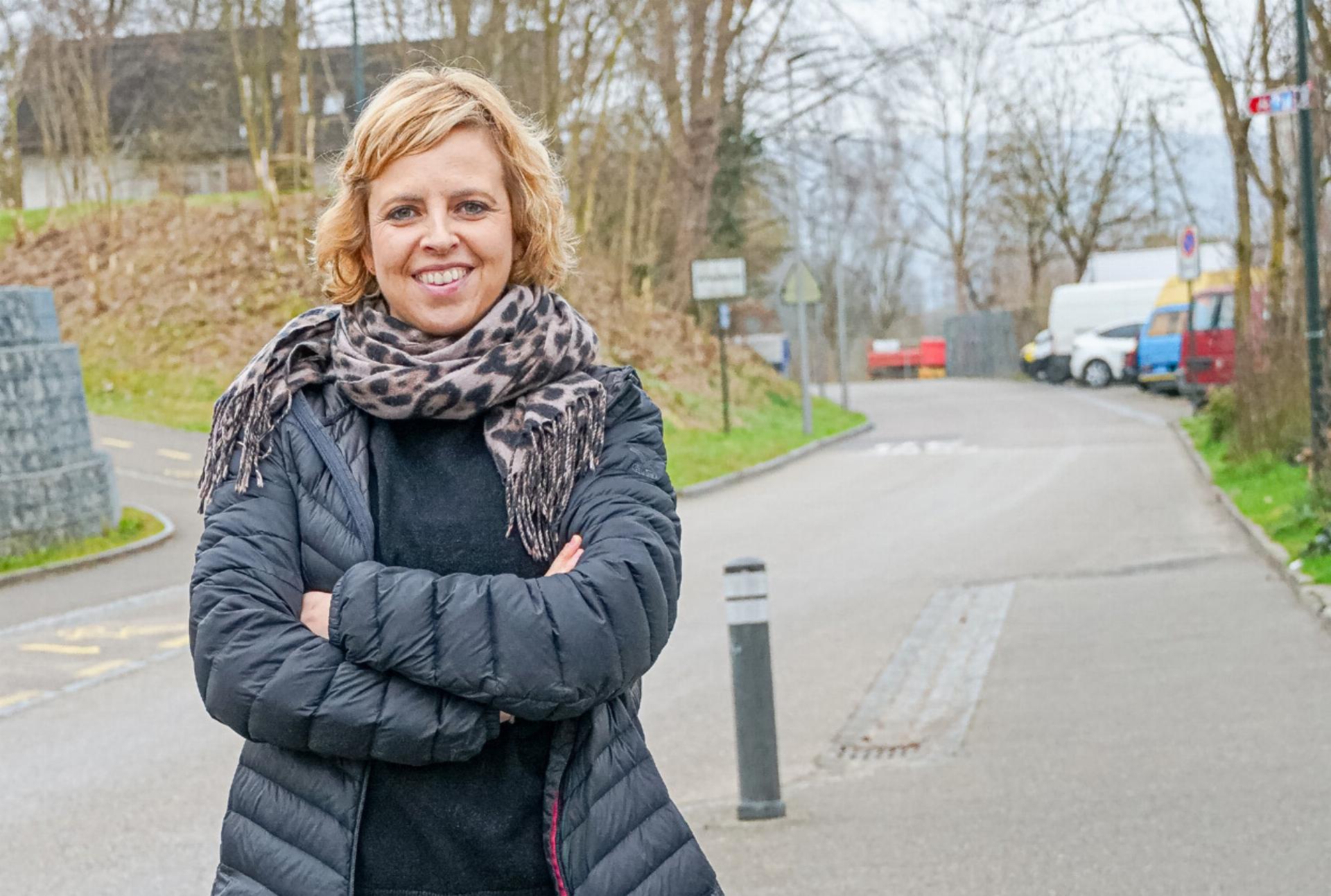 Sozial-Politikerin mit bewusster Bodenhaftung - Das Bild wird blockiert. – Möglicherweise durch einen aktiven Adblocker.