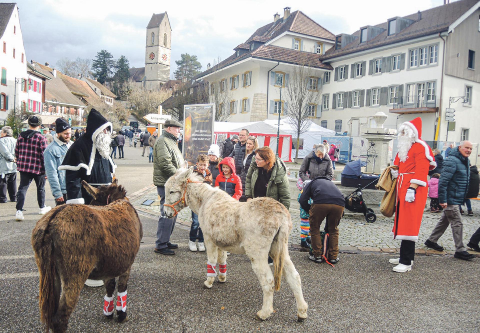 Offene Läden und Markttreiben