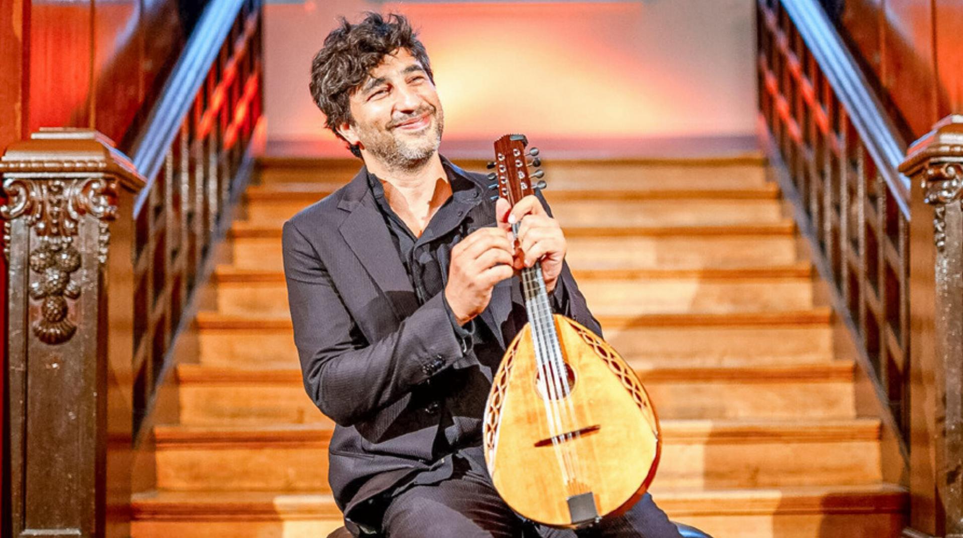 Mandolinenvirtuose und Jazzpianist auf einer Bühne - Das Bild wird blockiert. – Möglicherweise durch einen aktiven Adblocker.