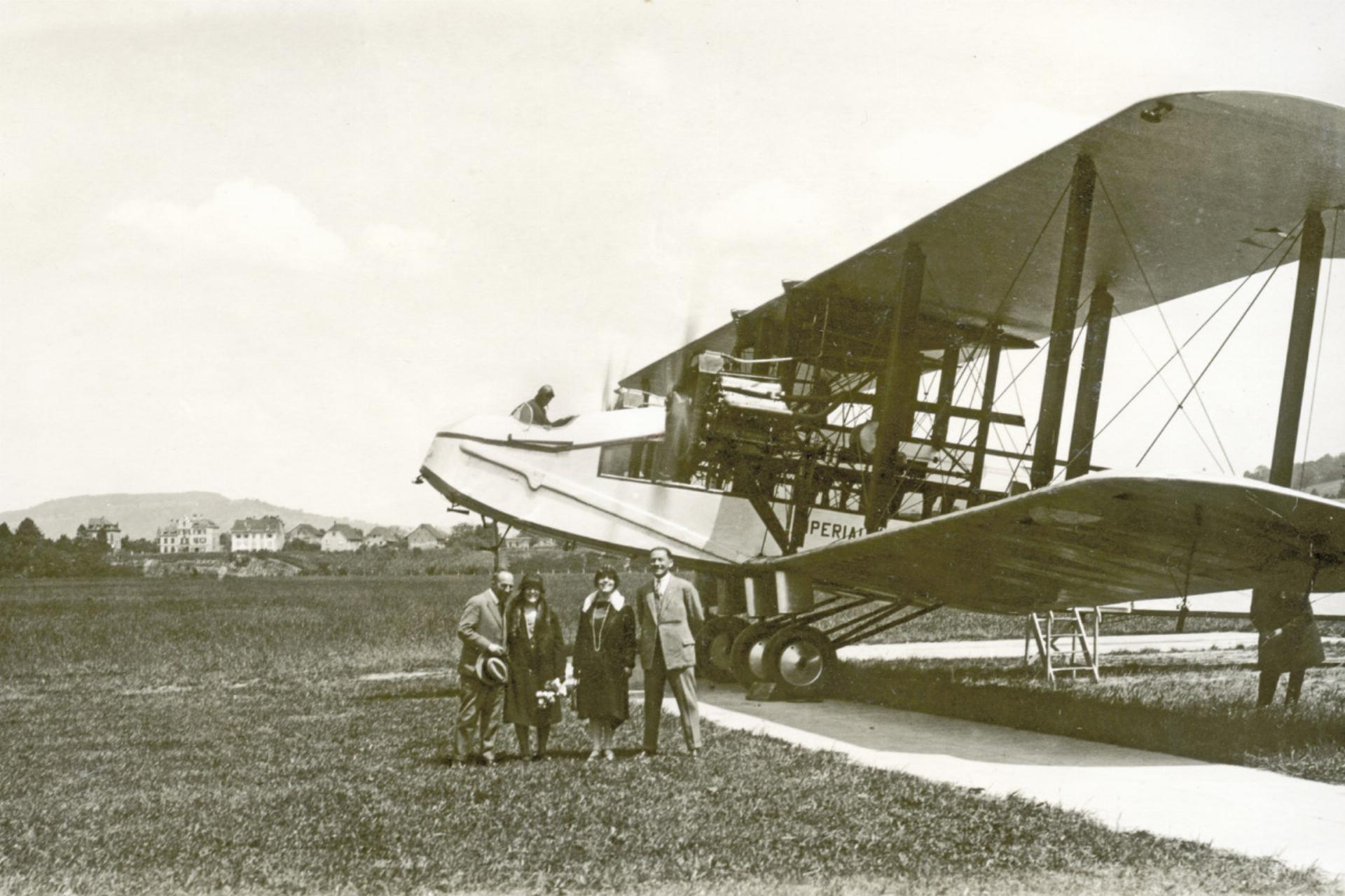 Fliegende Kiste vor 100 Jahren - Das Bild wird blockiert. – Möglicherweise durch einen aktiven Adblocker.