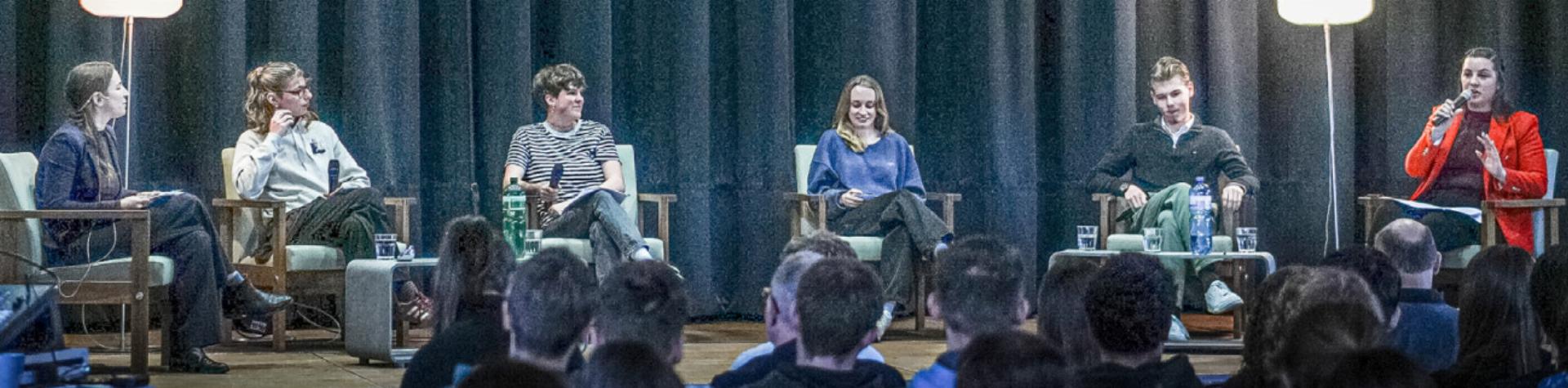 Von sexualisierter Gewalt bis Faschismus - Das Bild wird blockiert. – Möglicherweise durch einen aktiven Adblocker.