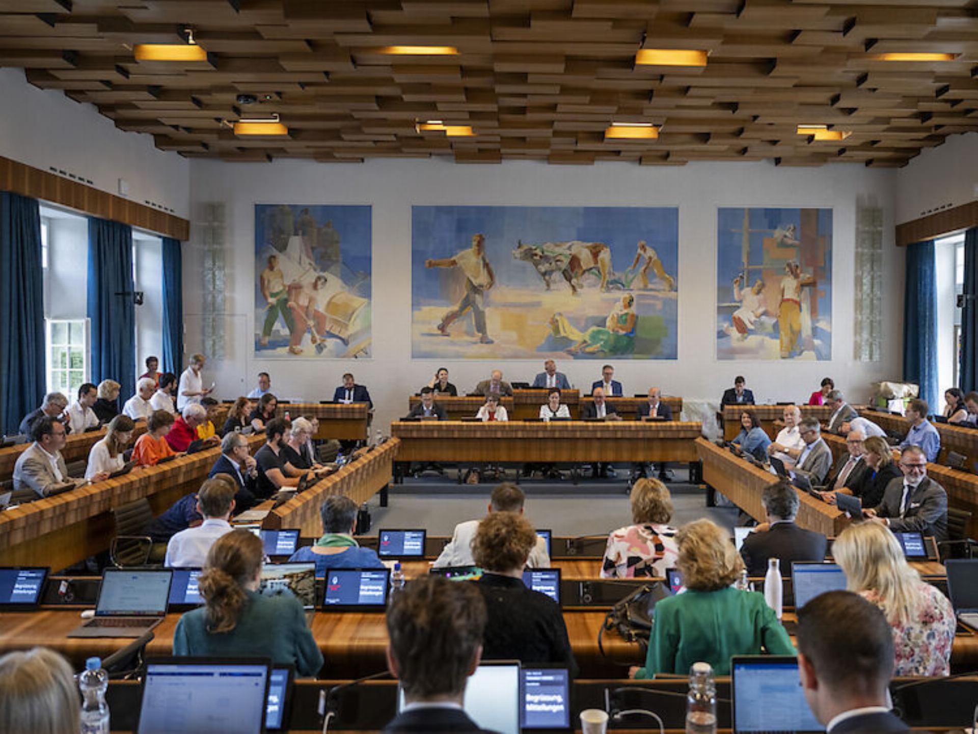 Klares zur Wahlreform, knappes Nein zum Mindestlohn