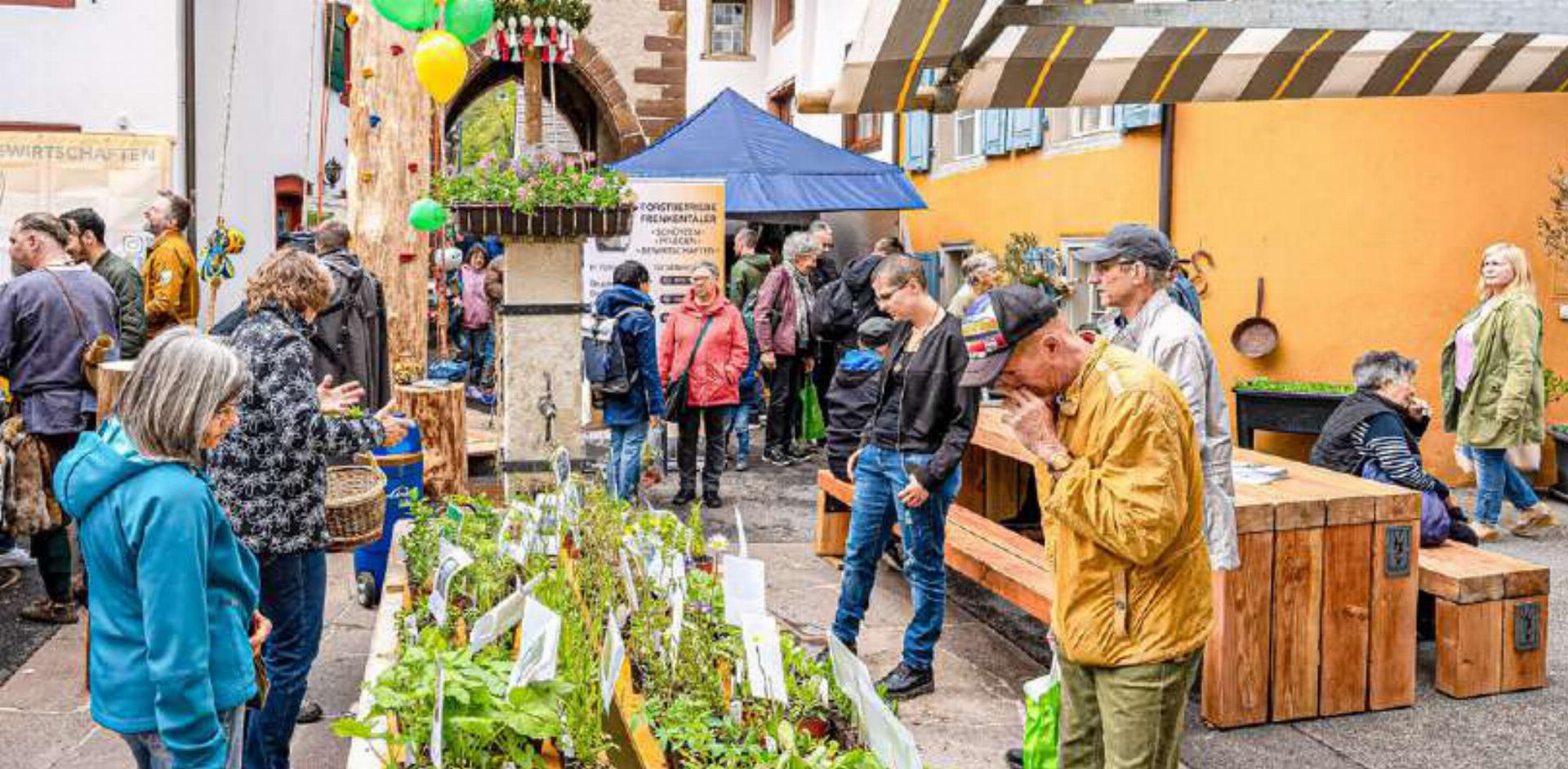 Buntes Markttreiben herrscht am ersten Mai-Sonntag im «Stedtli» Waldenburg. Bild zvg