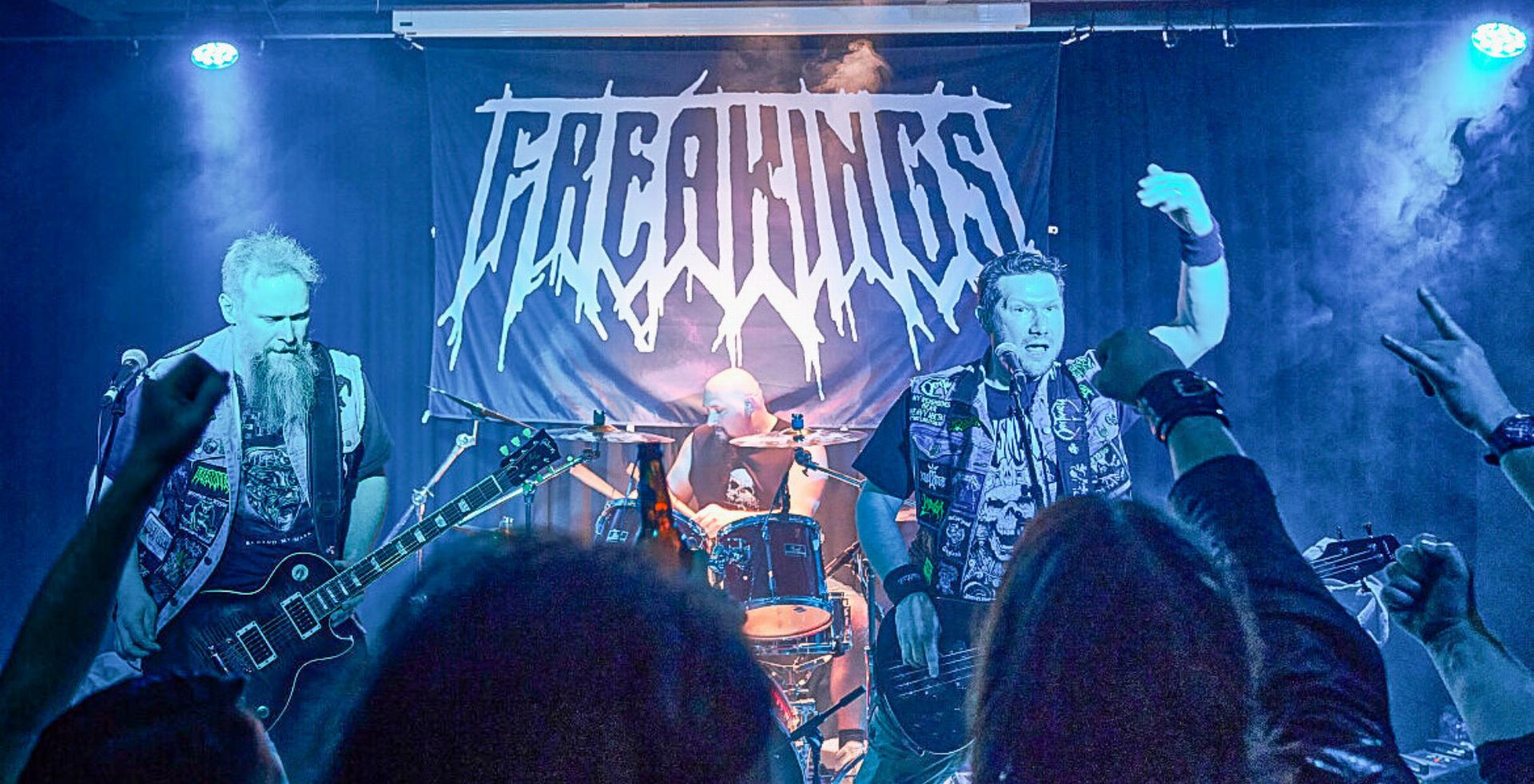 Mit donnerndem Metal - Das Bild wird blockiert. – Möglicherweise durch einen aktiven Adblocker.