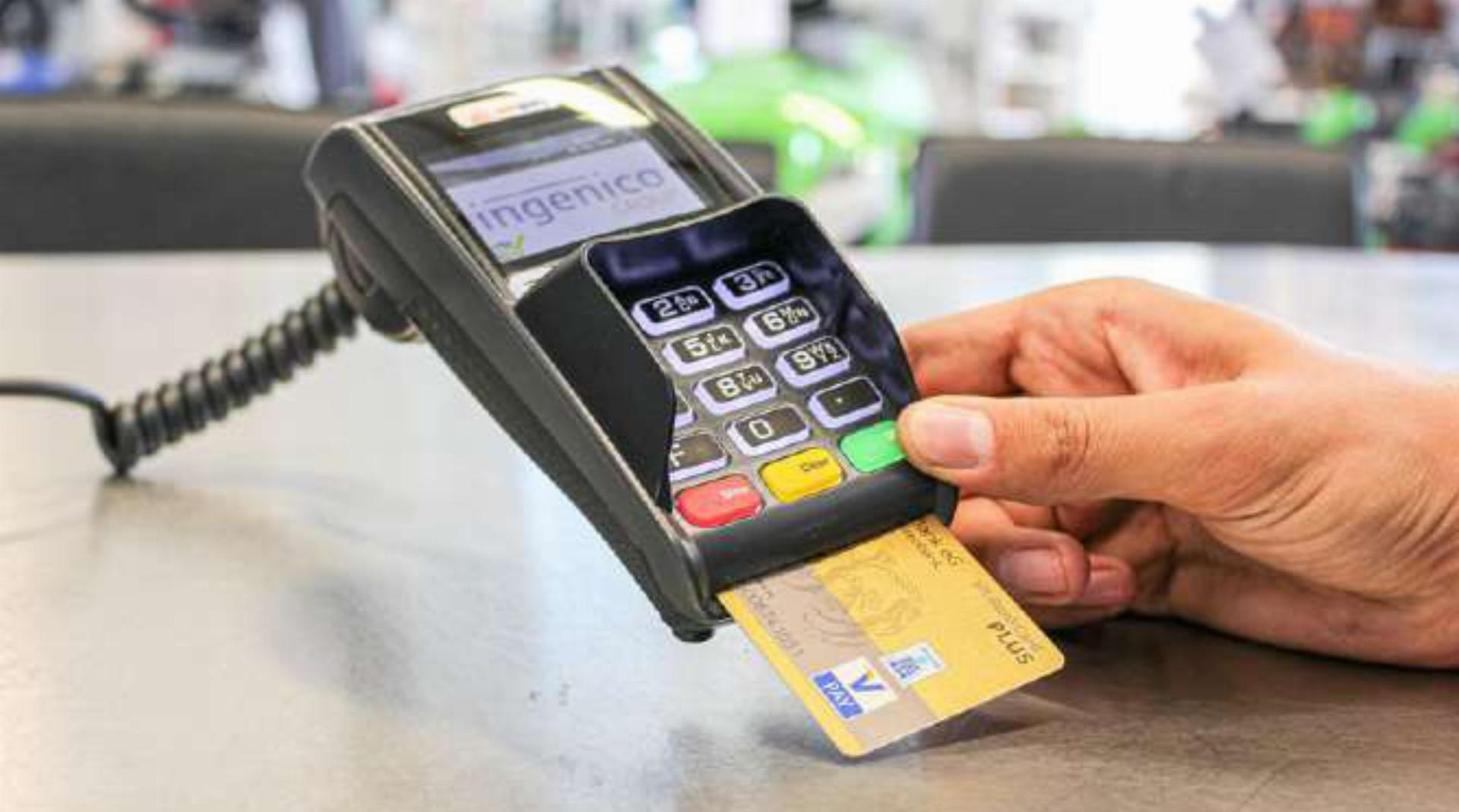 Bezahlen Asylsuchende ihre Einkäufe künftig mit Karte statt Bargeld? Bild zvg