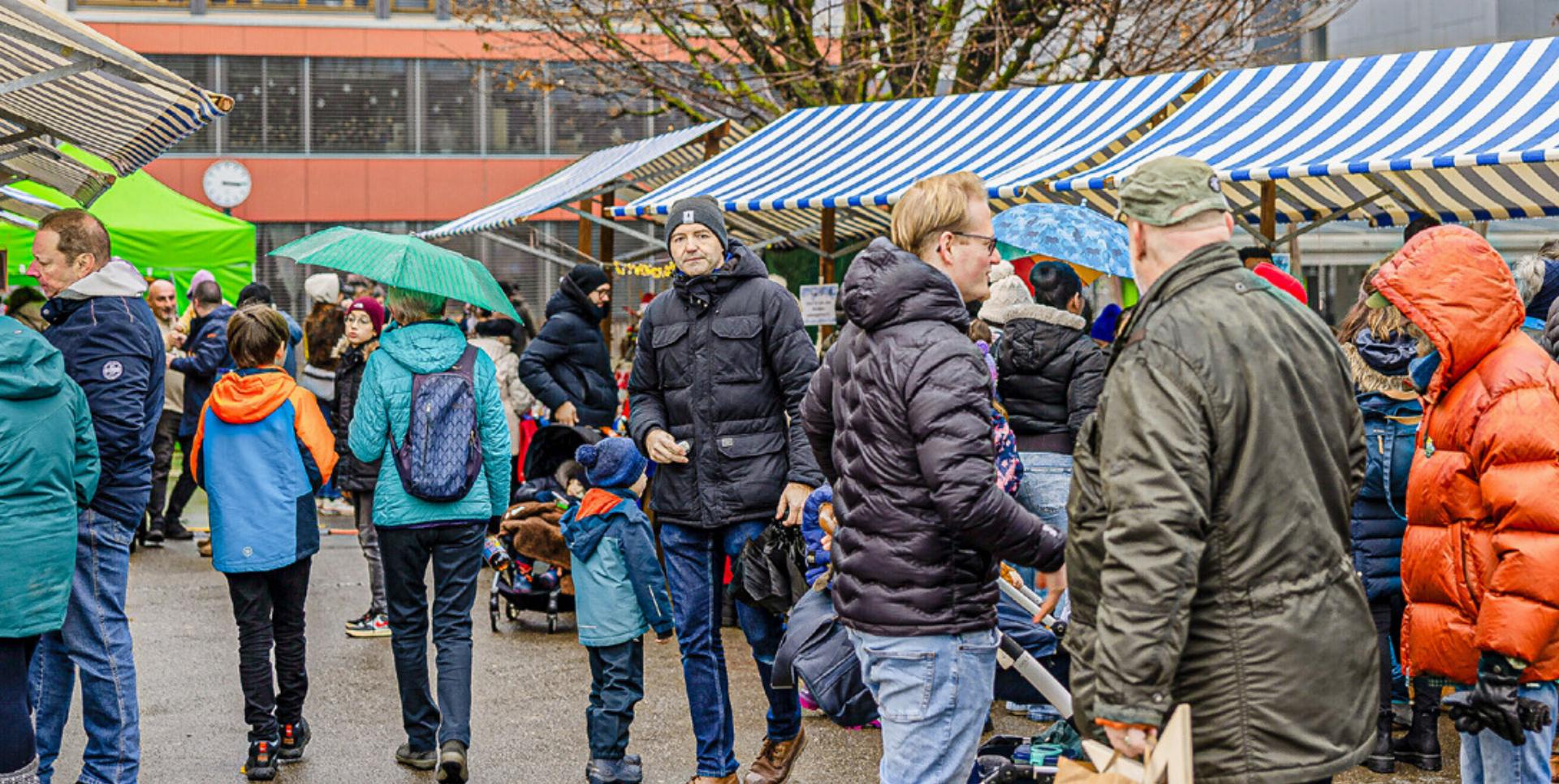 Weihnachtsmarkt trotzt dem Regen