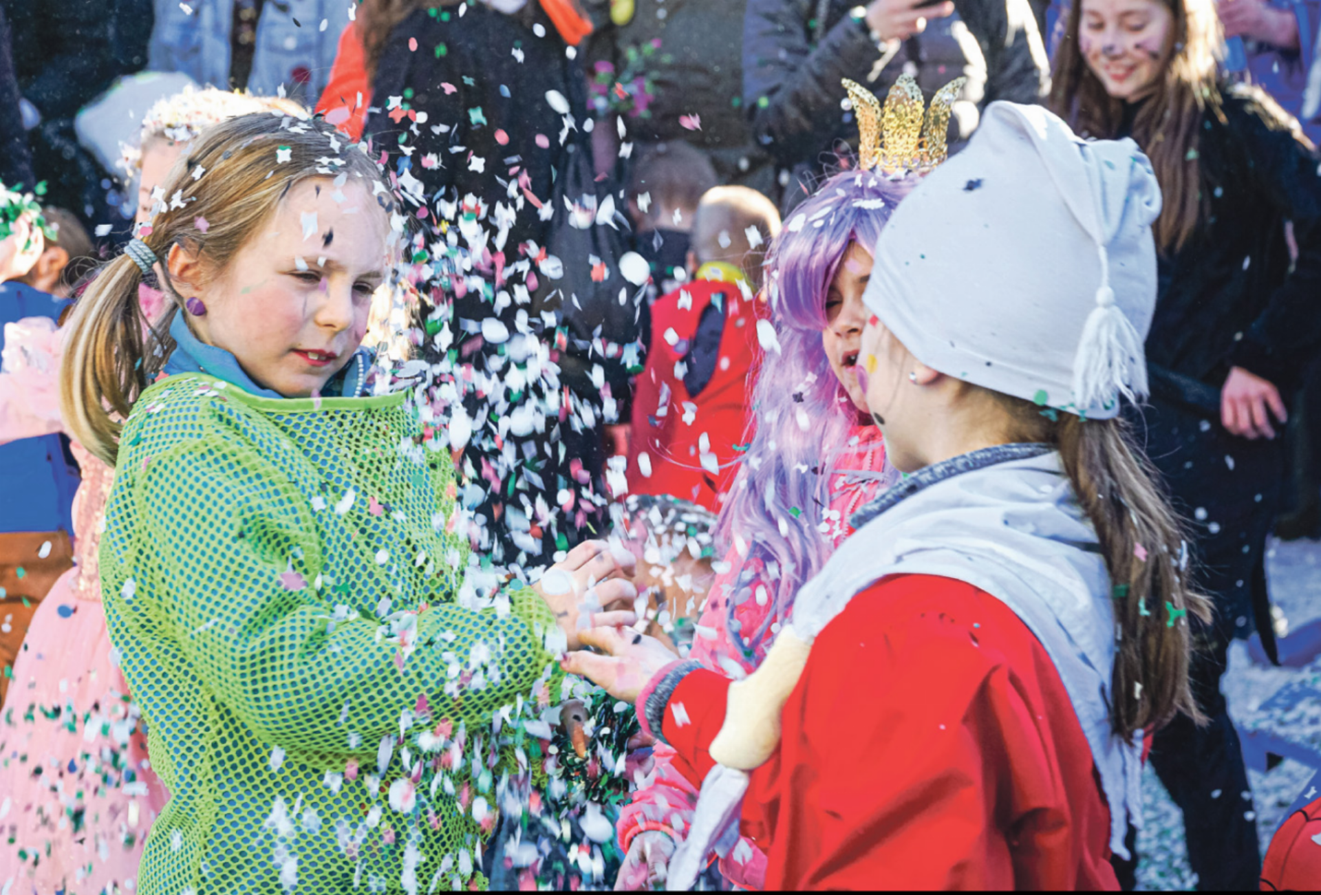 Kostüme und confettischlascht - Das Bild wird blockiert. – Möglicherweise durch einen aktiven Adblocker.