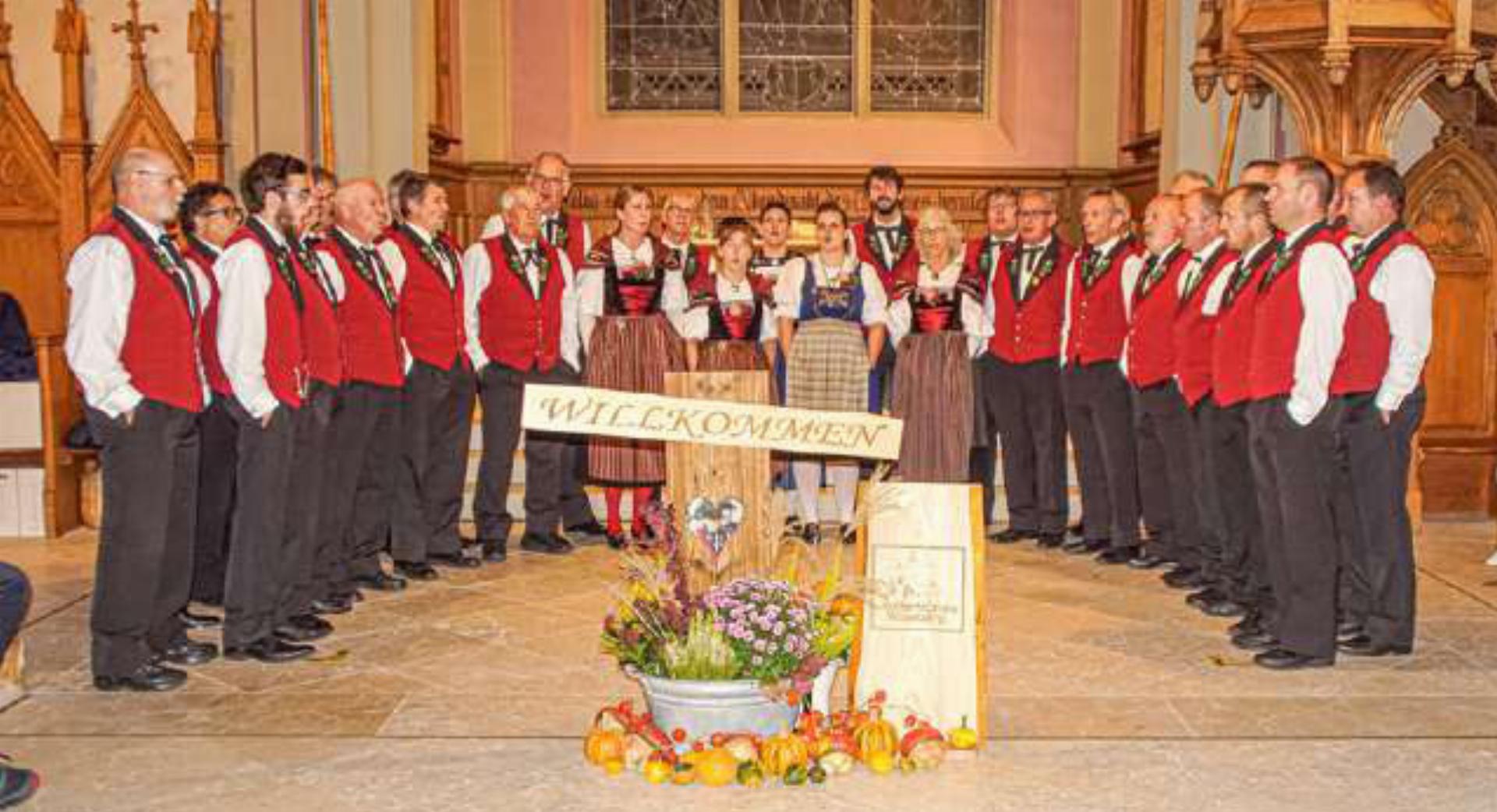 Die «Jodlerfründe Wisebärg» überzeugten das Publikum zusammen mit Organist Fritz Reber und dem Alphornduo Charlotte Husner und Erich Leimgruber. Bild Otto Graf