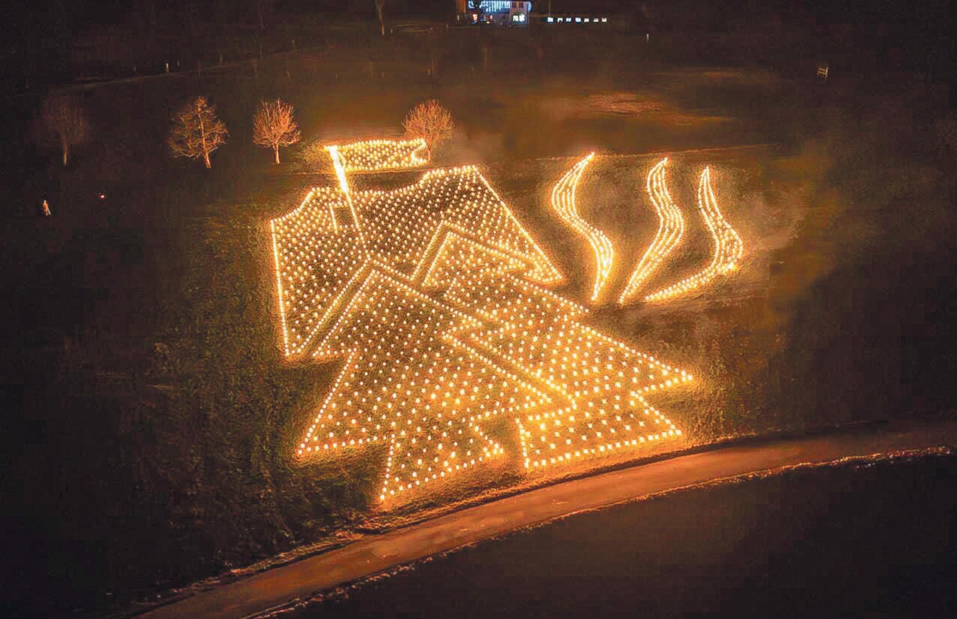 Brennendes Fackelmeer zum 800. Geburtstag - Das Bild wird blockiert. – Möglicherweise durch einen aktiven Adblocker.