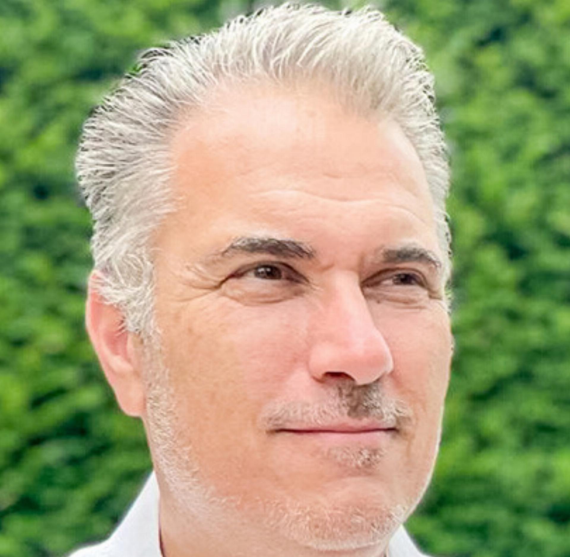 Einer ist jung, einer erfahren, die andere engagiert - Das Bild wird blockiert. – Möglicherweise durch einen aktiven Adblocker.