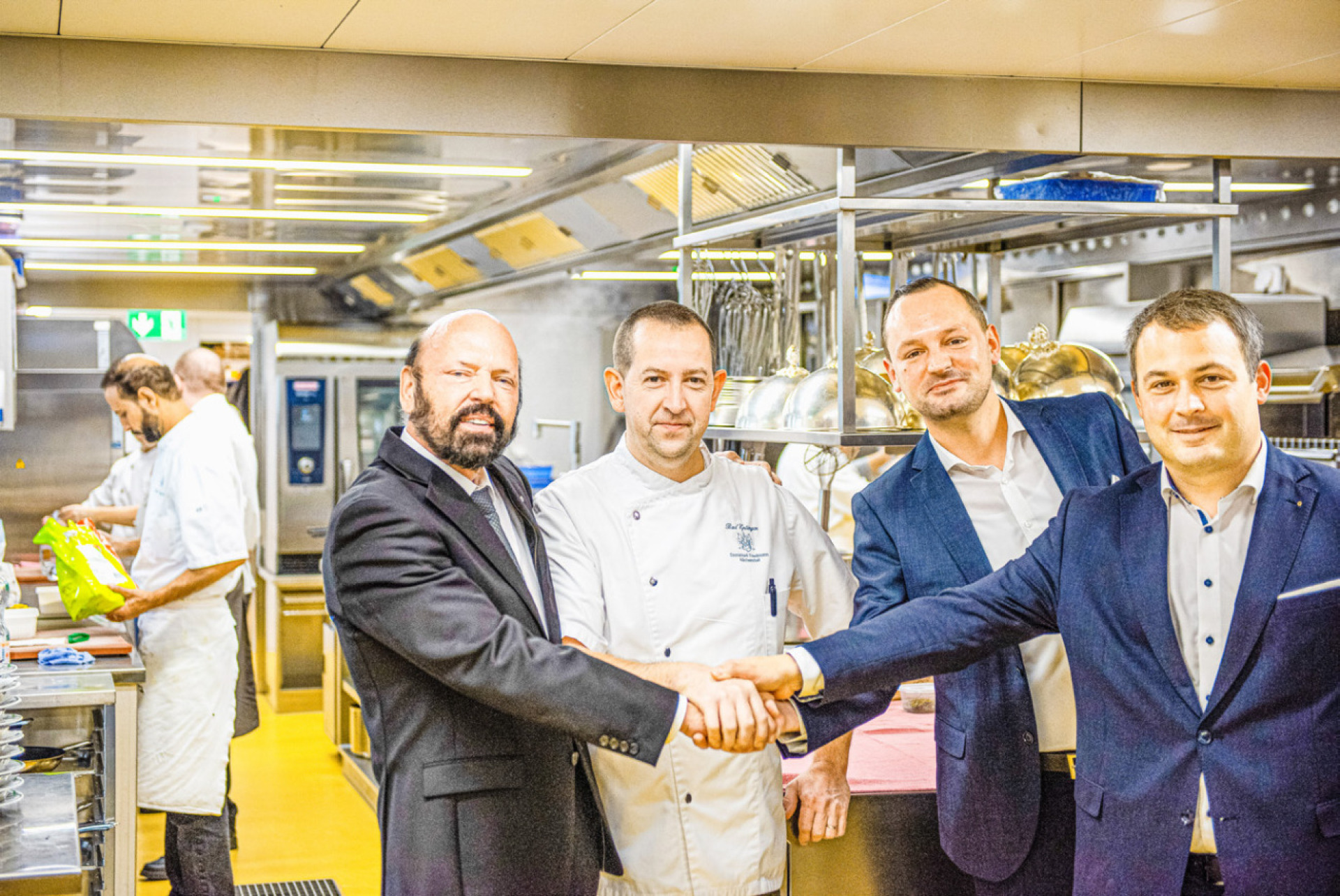 Küchenchef nimmt den Hut