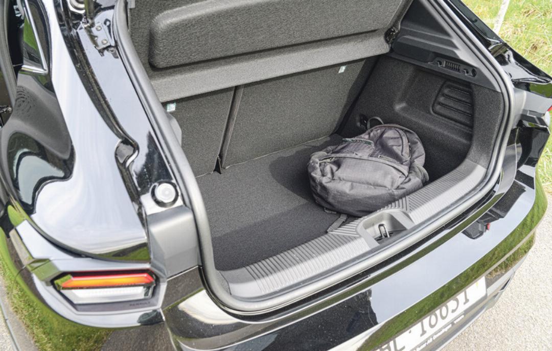 Der Kofferraum hat ein Fassungsvermögen von etwas mehr als 300 Litern. Der Kofferraum hat ein Fassungsvermögen von etwas mehr als 300 Litern.