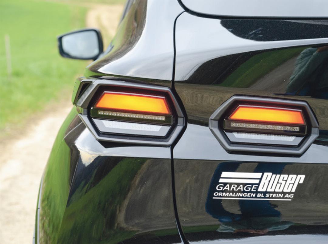 Die kantige Gestaltung setzt sich am Heck fort. Die kantige Gestaltung setzt sich am Heck fort.