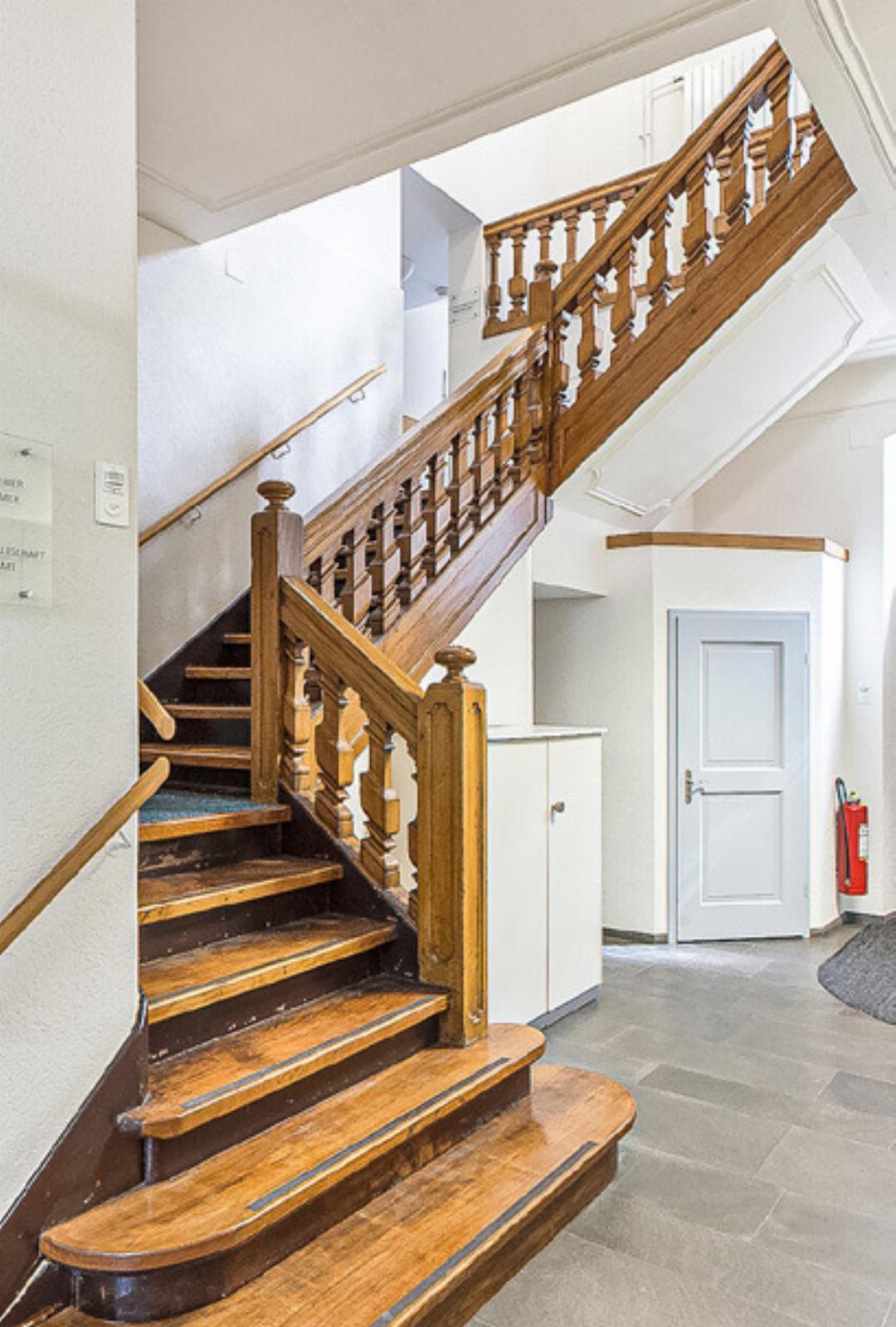 Das Treppenhaus; oben der Durchgang zum Seitengebäude. Bild zvg Das Treppenhaus; oben der Durchgang zum Seitengebäude. Bild zvg