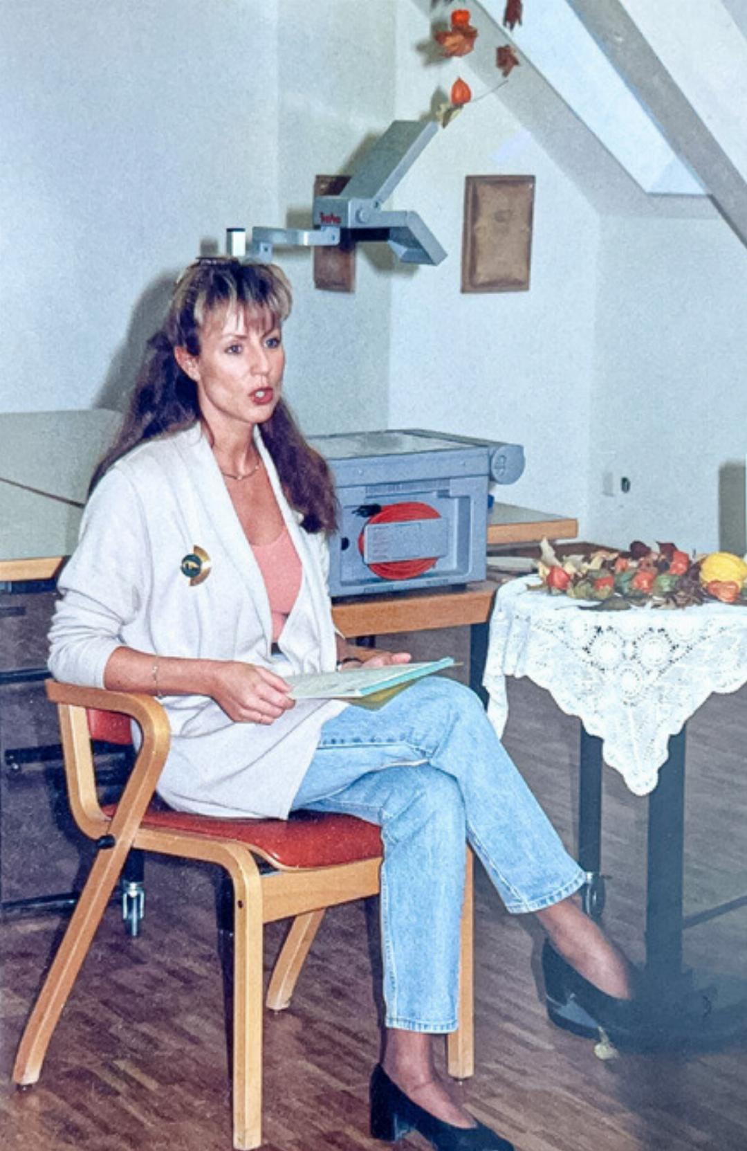 Esther Wirz 1996 beim Instruieren von Zivilschützern im «Mülimatt». Bild zvg Esther Wirz 1996 beim Instruieren von Zivilschützern im «Mülimatt». Bild zvg