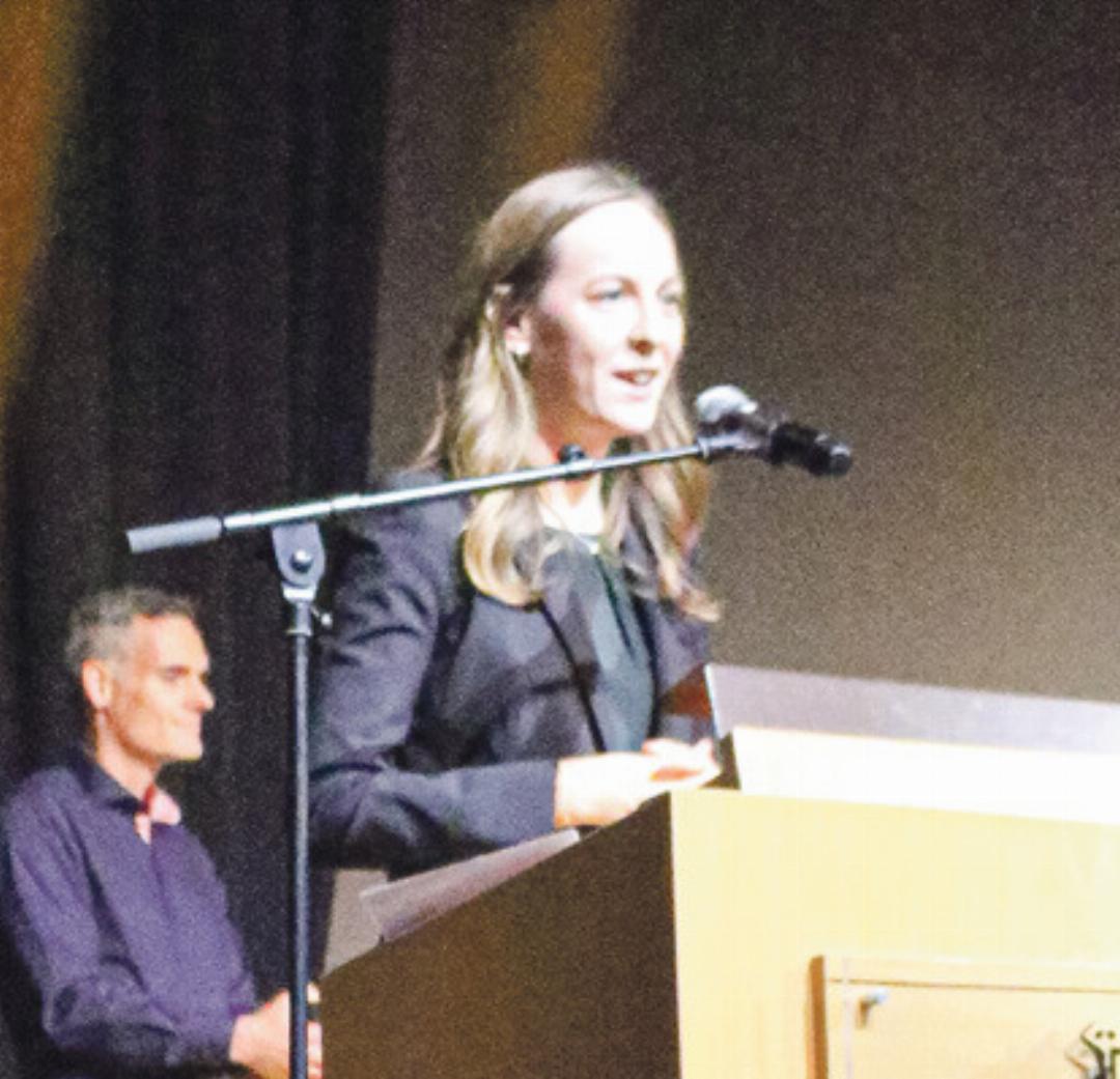 Laura Schnetzler von der Aerobic-Riege bei der Siegesrede. Laura Schnetzler von der Aerobic-Riege bei der Siegesrede.