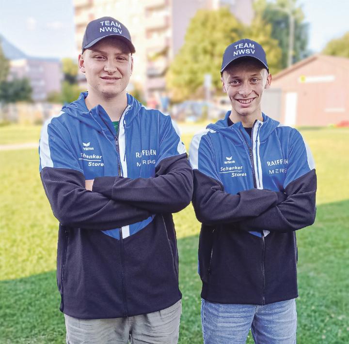 Marius Meier (links) und Fabian von Rotz qualifi zierten sich für den Eidgenössischen Nachwuchs-Schwingertag und vertraten den Schwingklub Sissach. Bild zvg