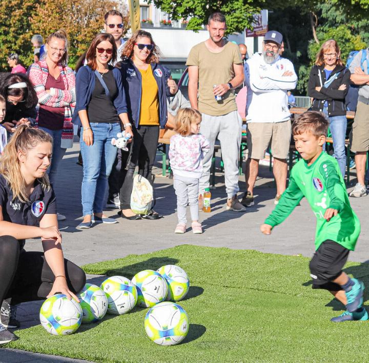 Alle Fussballer innen und Fussballer des FC Gelterkinden treten am Samstag zum Pentalty schiessen an. Bild zvg