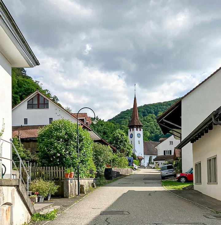 Dunkle Wolken über Kienberg: Die Gemeinde ist in finanziellen Nöten und Fusionieren ist aufgrund der geografischen Lage schwierig. Bilder Thomas Gubler