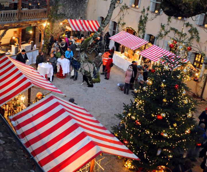 Märchenhaft: Mit Herz und Hingabe organisieren die «Freunde von Schloss Wildenstein» jeweils Mitte November den Weihnachtsmarkt. Bild Archiv vs