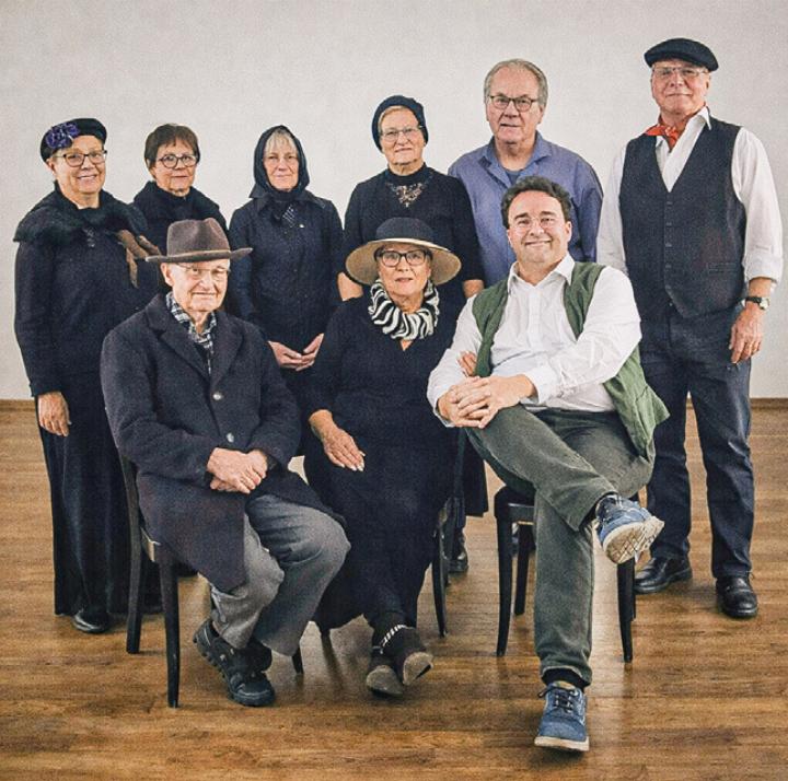 Das neunköpfige Ensemble präsentiert einen historischen Kriminalfall.
Bild zvg