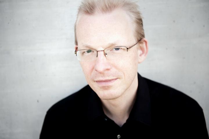 Pianist Adrian Oetiker wird vier wichtige Klavierwerke aufführen.
Bild zvg Pianist Adrian Oetiker wird vier wichtige Klavierwerke aufführen.
Bild zvg