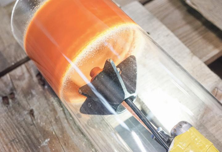 Clevere Alternative zum Ausgraben: Abwasserleitungssanierung mittels  Sprayliner.
Bild zvg